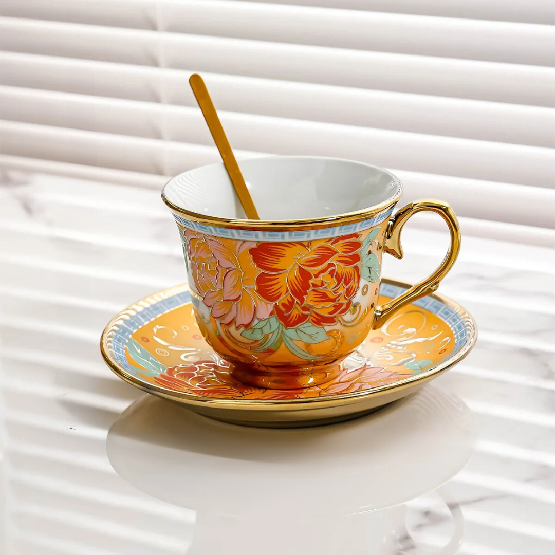 Xícaras de Chá em Porcelana Floral Retrô com Pires e Colher