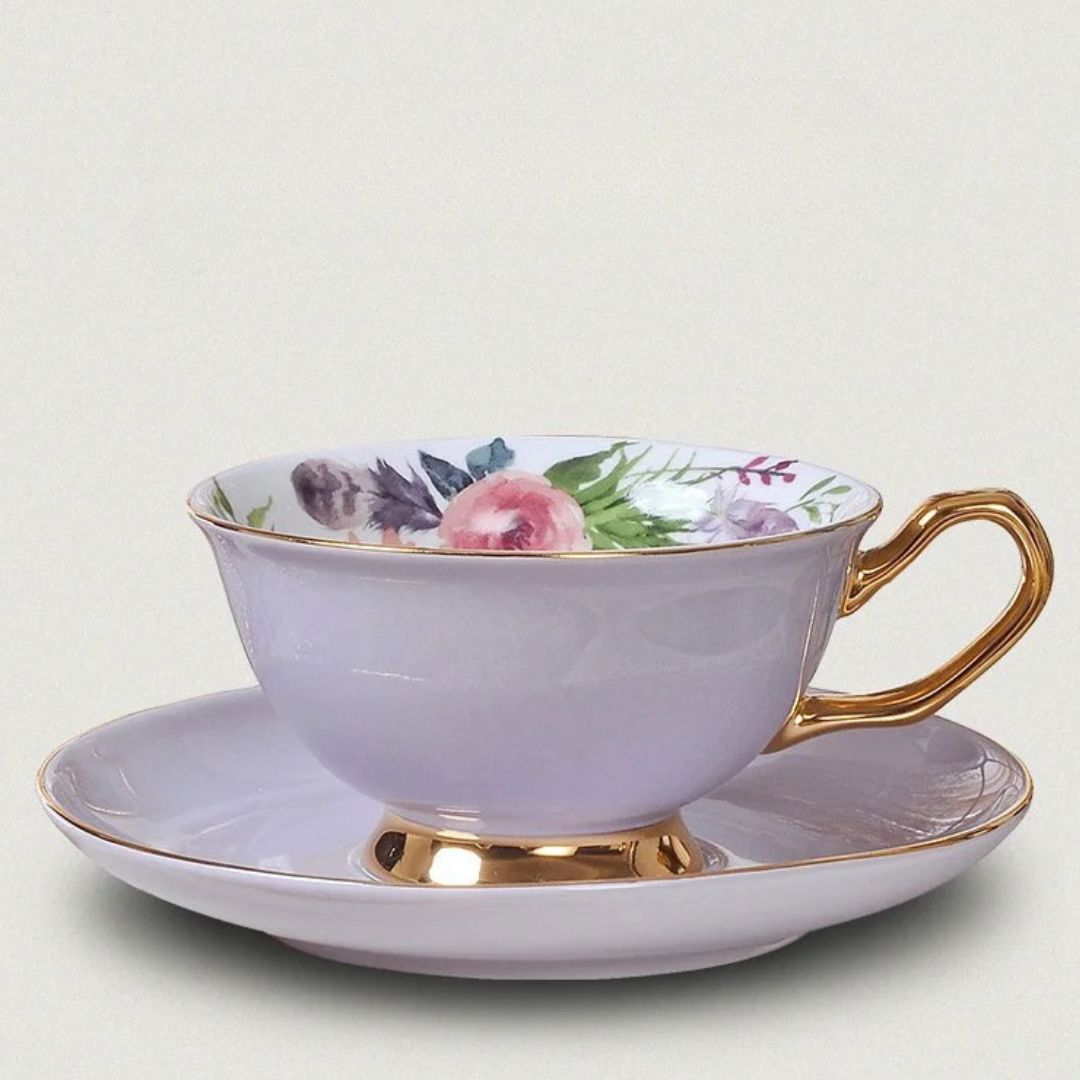 Conjunto de Xícaras de Porcelana Fina com Pires, Floral e Borda Dourada – Charme para Sua Mesa Xícara de Porcelana001 Cozinha com Estilo Roxo (1 Peça)