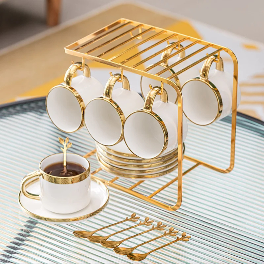 Conjunto de Xícaras Luxuoso com Detalhes em Dourado - Elegância em Porcelana