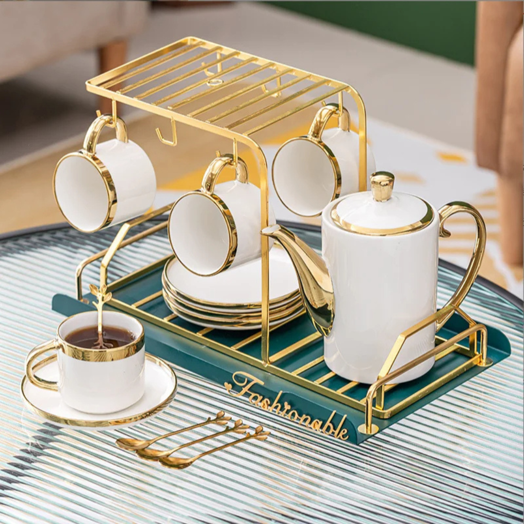 Conjunto de Xícaras Luxuoso com Detalhes em Dourado - Elegância em Porcelana