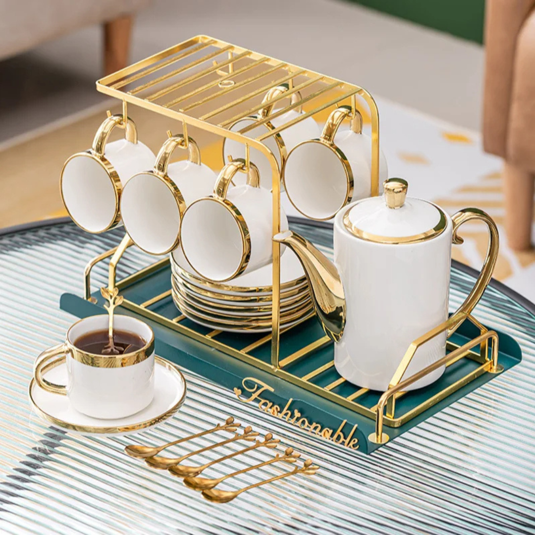 Conjunto de Xícaras Luxuoso com Detalhes em Dourado - Elegância em Porcelana