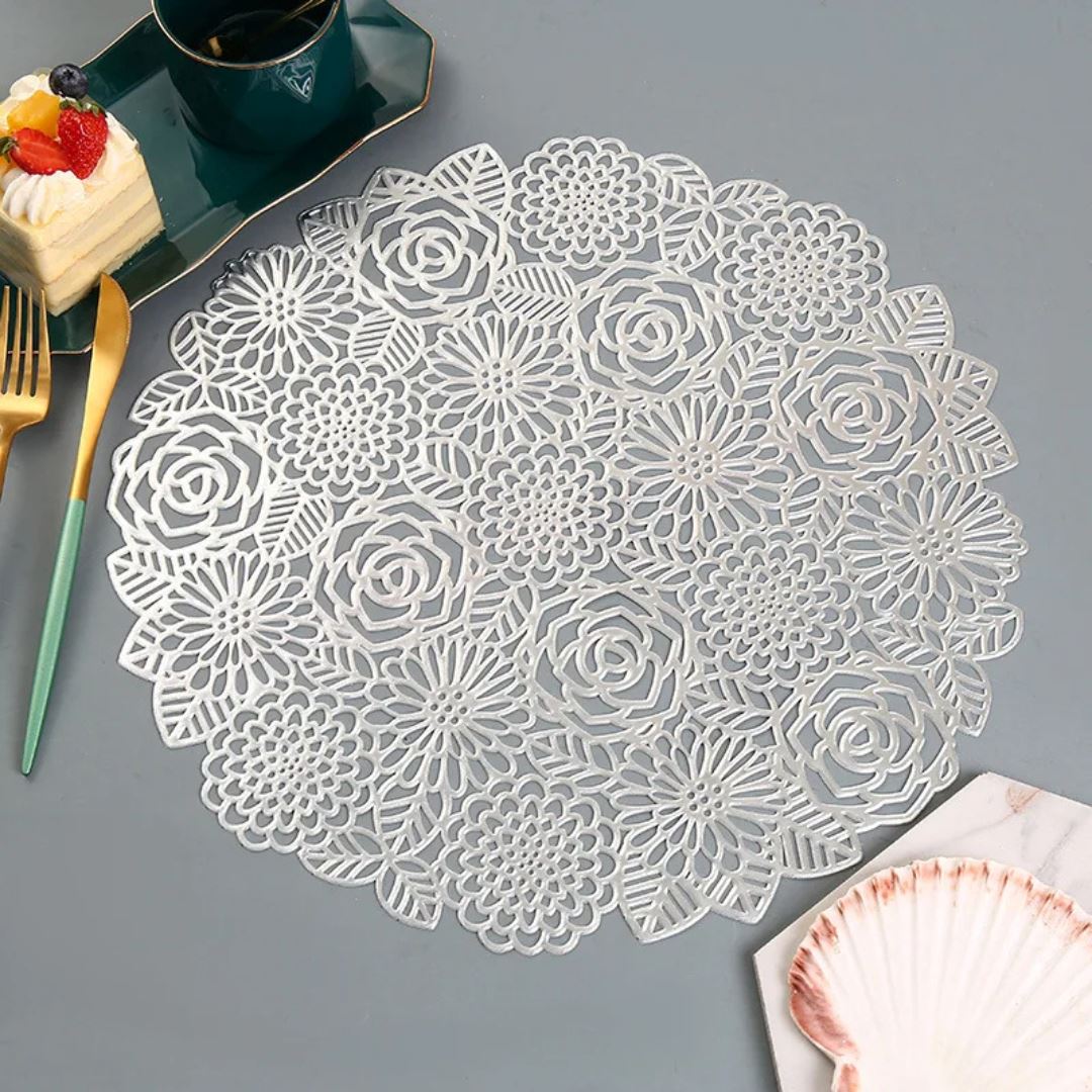 Conjunto de Descanso de Mesa Metálico para Ocasiões Especiais - Placemats de Elegância e Proteção Mesa Posta005 Cozinha com Estilo Branco Floral 