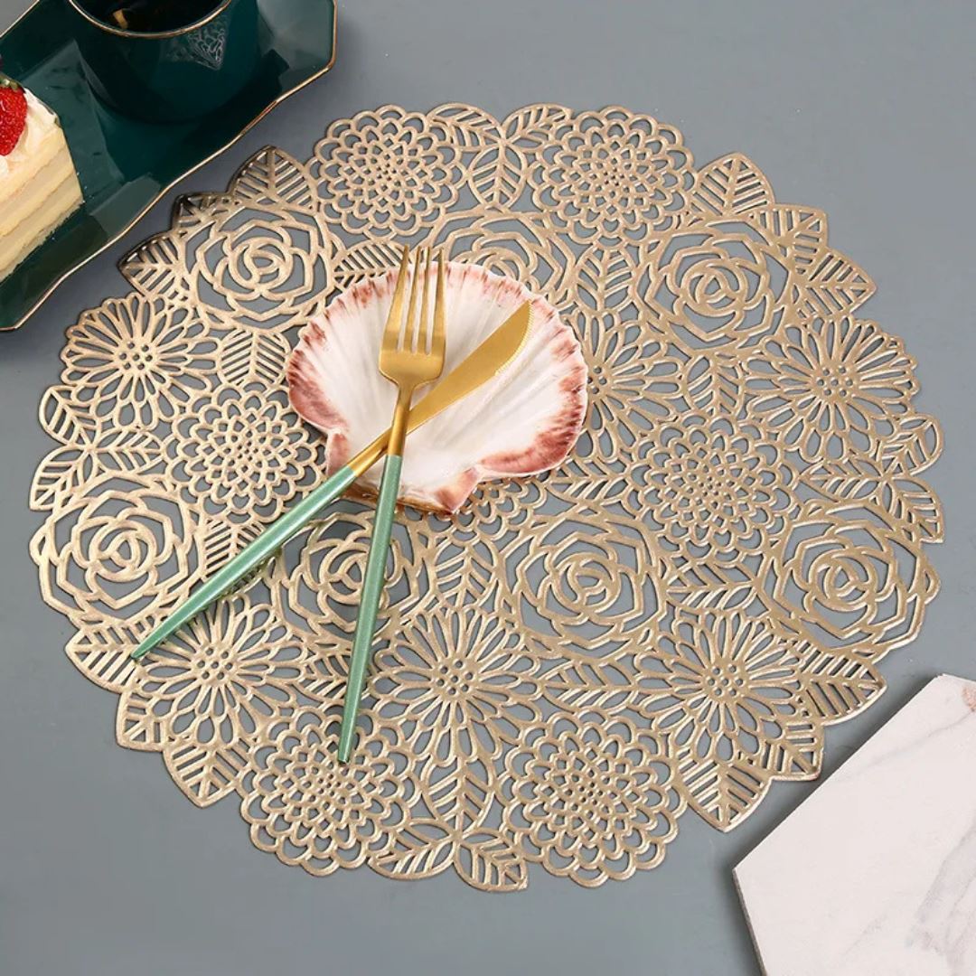 Conjunto de Descanso de Mesa Metálico para Ocasiões Especiais - Placemats de Elegância e Proteção Mesa Posta005 Cozinha com Estilo Dourado Floral 