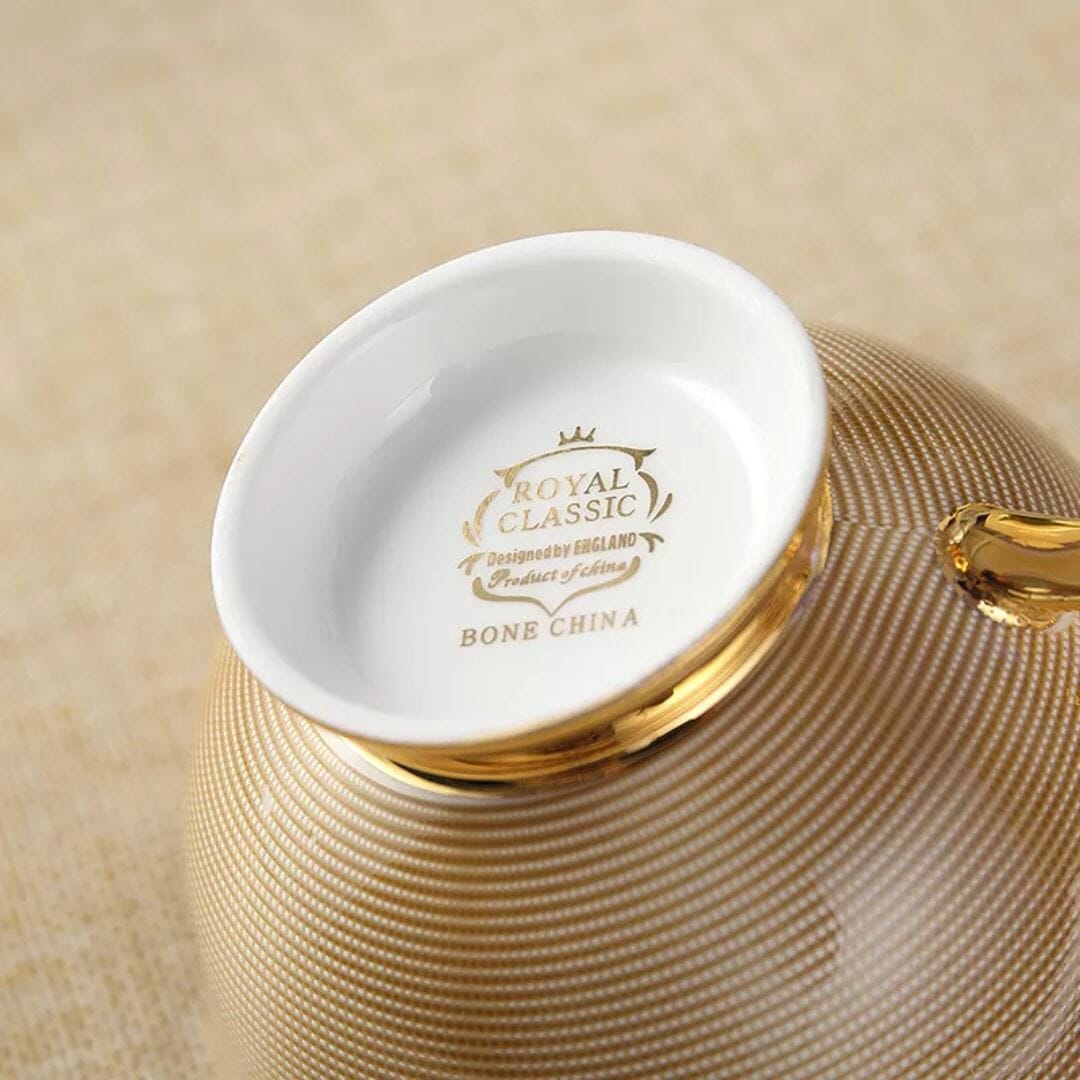 Conjunto de Xícara, Pires e Colher de Porcelana - Elegância e Luxo na sua Mesa, Amarelo Casto Linha Premium010 Cozinha com Estilo 