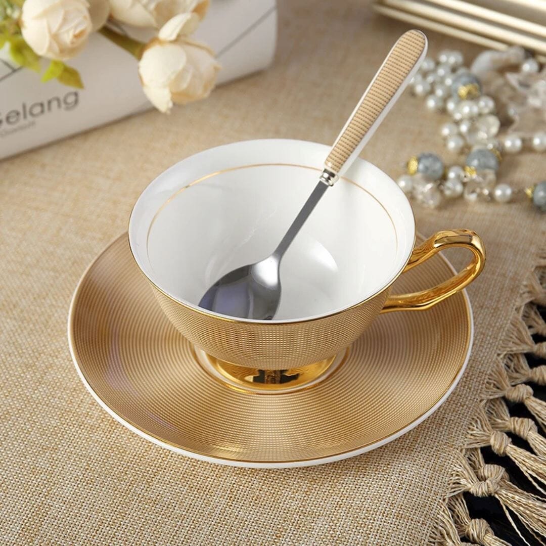 Conjunto de Xícara, Pires e Colher de Porcelana - Elegância e Luxo na sua Mesa, Amarelo Casto Linha Premium010 Cozinha com Estilo 