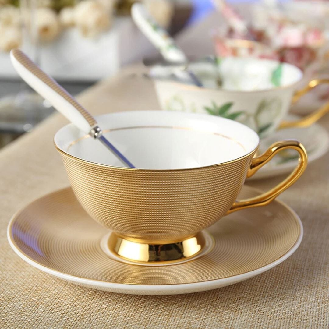 Conjunto de Xícara, Pires e Colher de Porcelana - Elegância e Luxo na sua Mesa, Amarelo Casto Linha Premium010 Cozinha com Estilo 